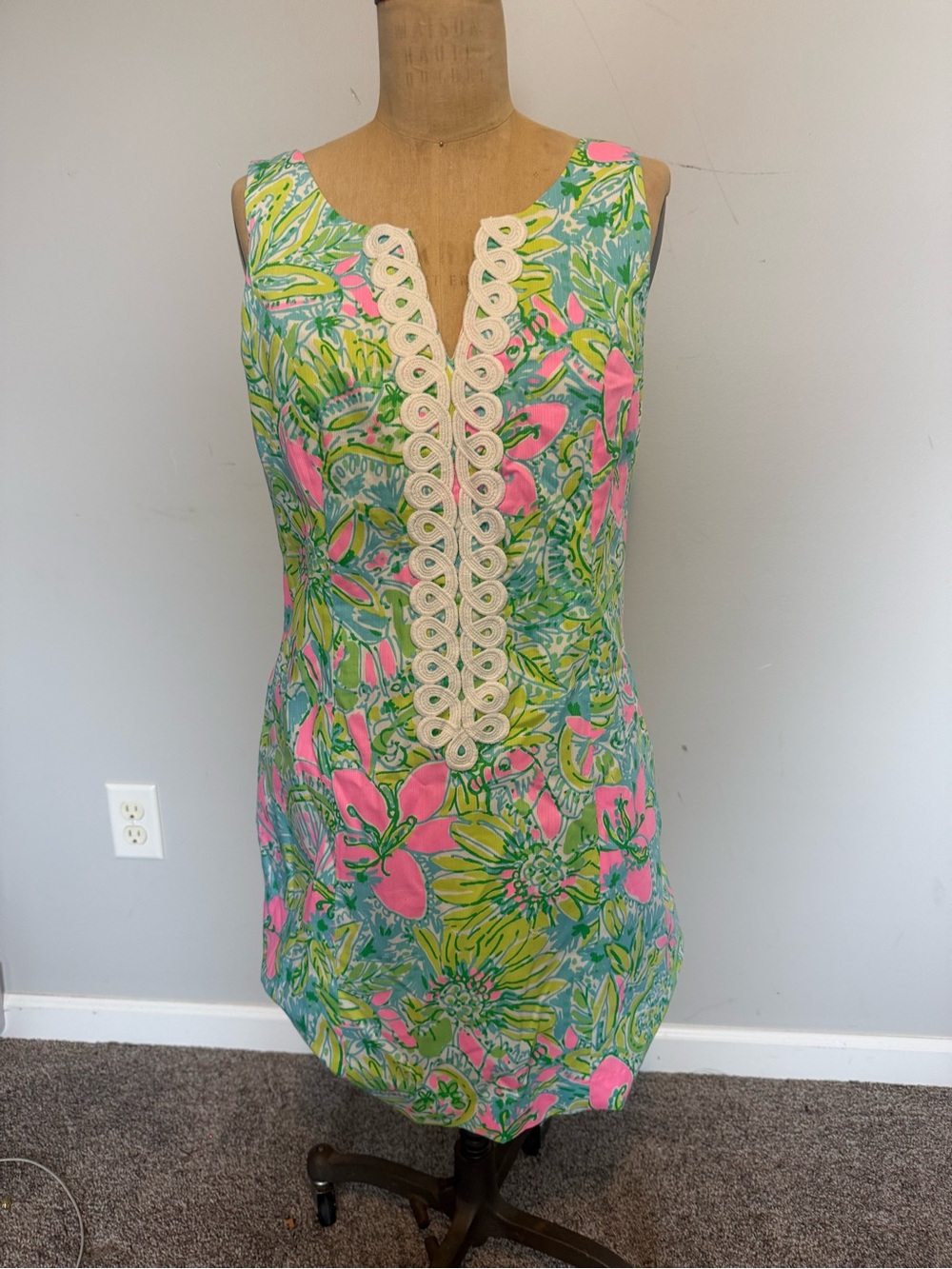 Lilly Pulitzer Sleeveless Tropical Print Shift Dress with Lace Trim